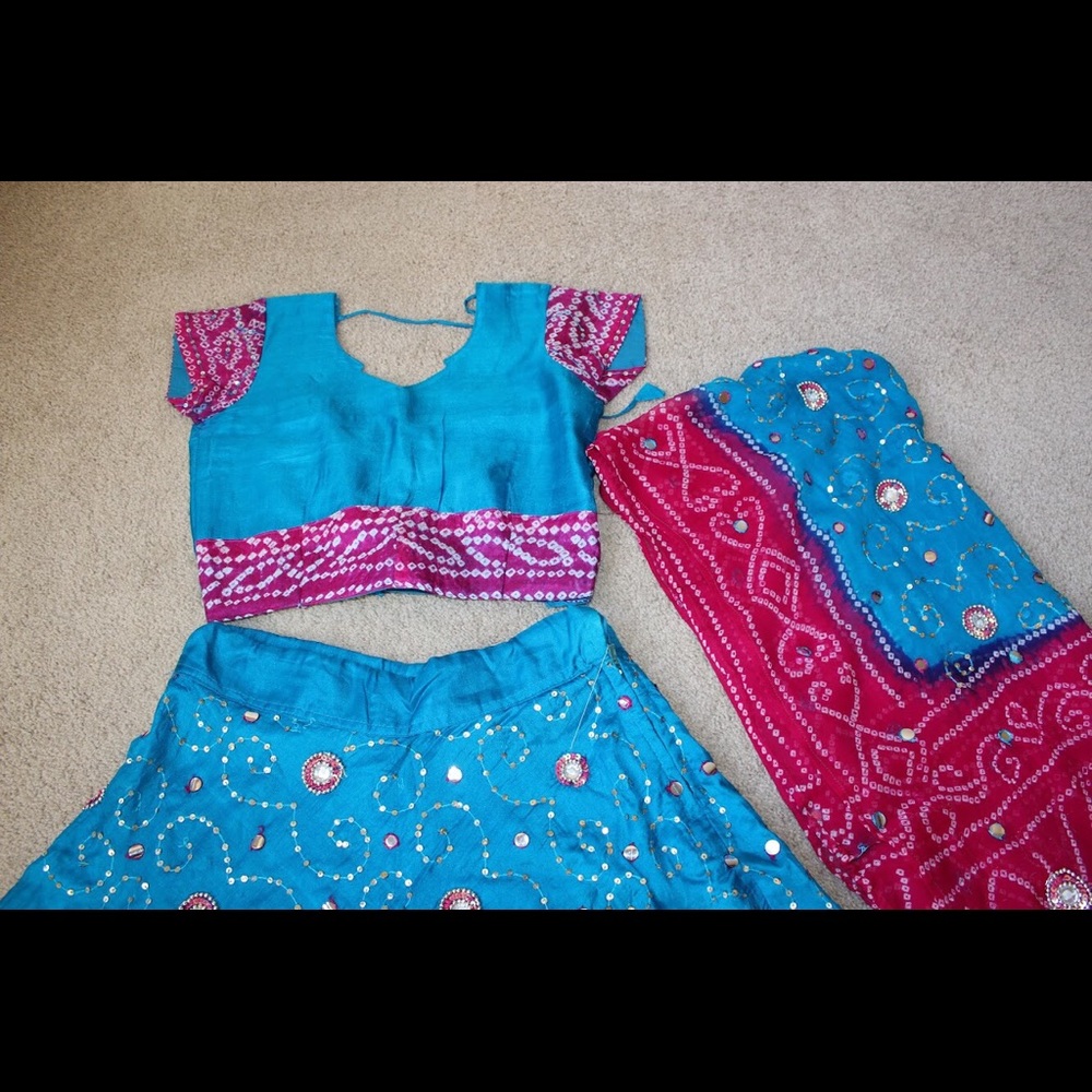 Bandhni Chaniya Choli - Picture 8 of 8